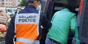الشرطة توقف شخصين لتورطهما في عرقلة السير وتعريض مستعملي الطريق للخطر